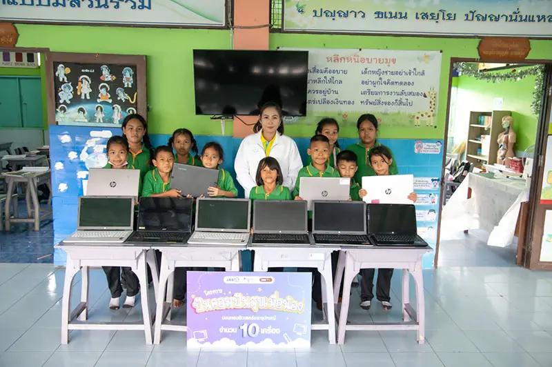  'Share Laptop, Share Happiness for Children' to Wat Salakul School