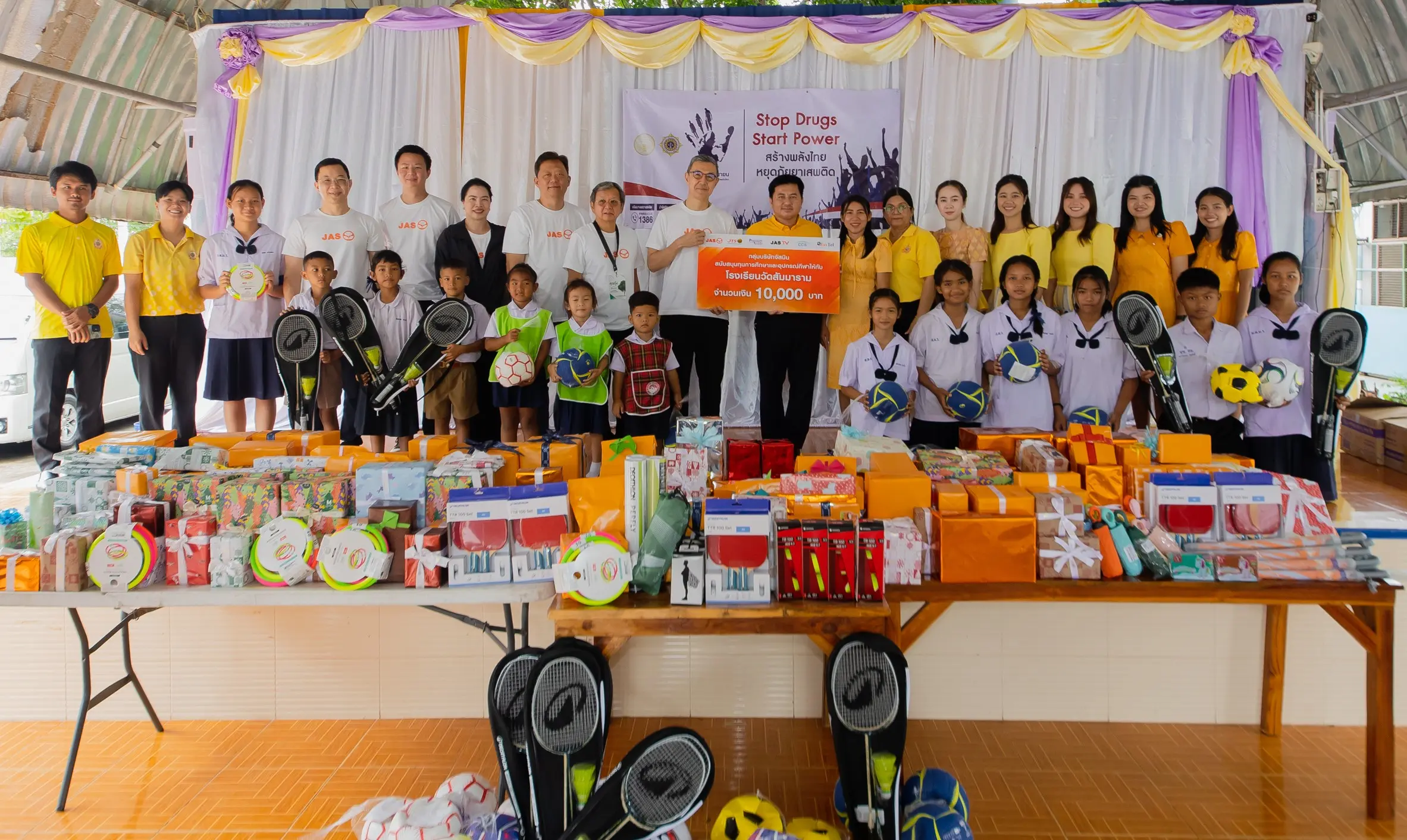 “JAS Group” presents scholarships and sports equipment to Wat Sammaram School