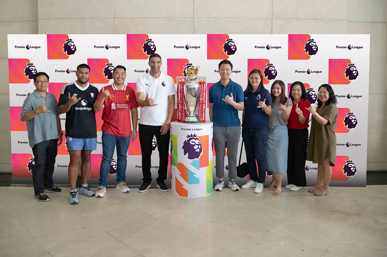 ชาว JAS ปลื้มปริ่ม นักเตะ ”เดวิด เจิมส์”และ “ถ้วยแชมป์พรีเมียร์ลีก” ปักหลักให้ชื่นชมใกล้ชิดถึงอาคารจัสมินฯ