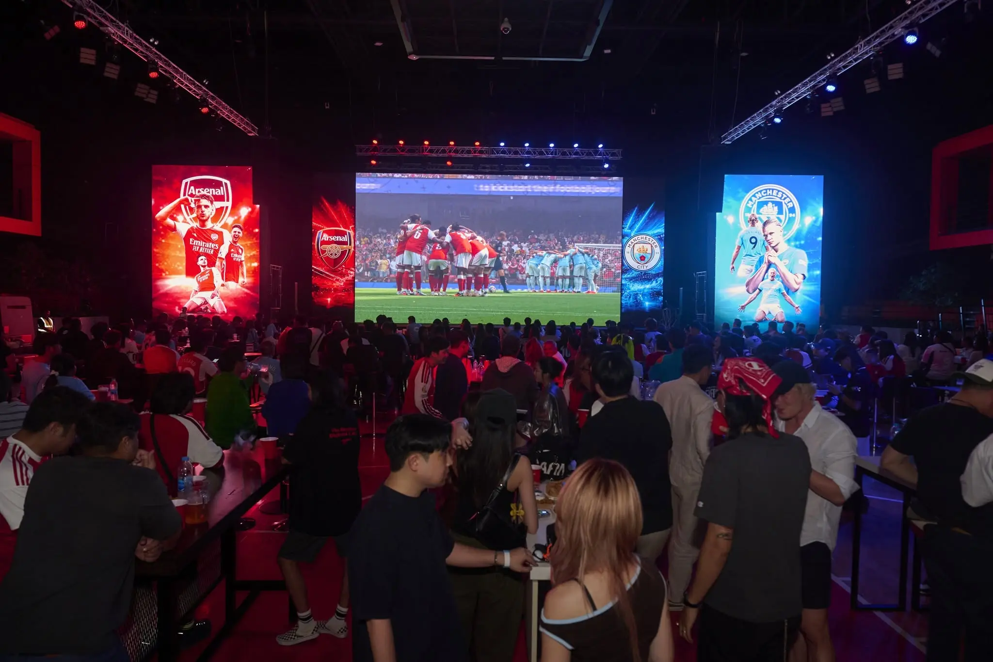 "JAS-Monomax" Hosts Epic Clash as Fans Rally to Cheer On Arsenal Battling Manchester City