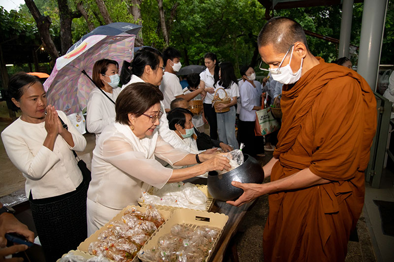  'JAS GROUP' hosts Pha Pah cereomony to donate medical equipment to Phra Ajarn Baen Thanagro Hospital