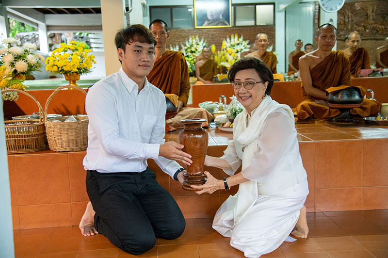  'JAS GROUP' hosts Pha Pah cereomony to donate medical equipment to Phra Ajarn Baen Thanagro Hospital