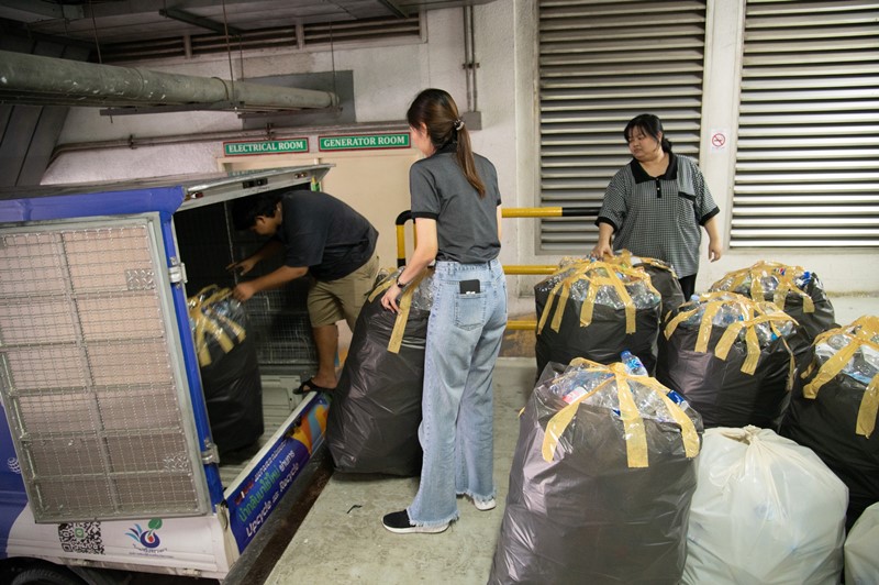 "JAS" donates plastic bottles to "Wat Chak Daeng" in "Trash for Good, Bottles for Monk's Robes"