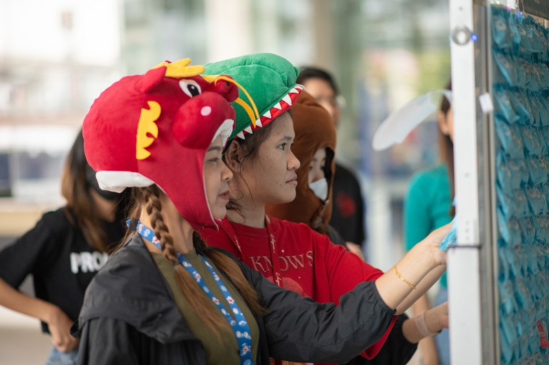 "JAS" donates plastic bottles to "Wat Chak Daeng" in "Trash for Good, Bottles for Monk's Robes"