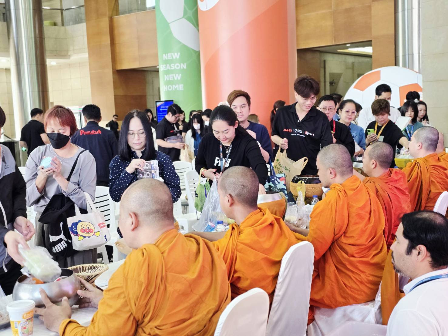 บรรยากาศ ทำบุญตักบาตรประจำเดือนมกราคม 2569