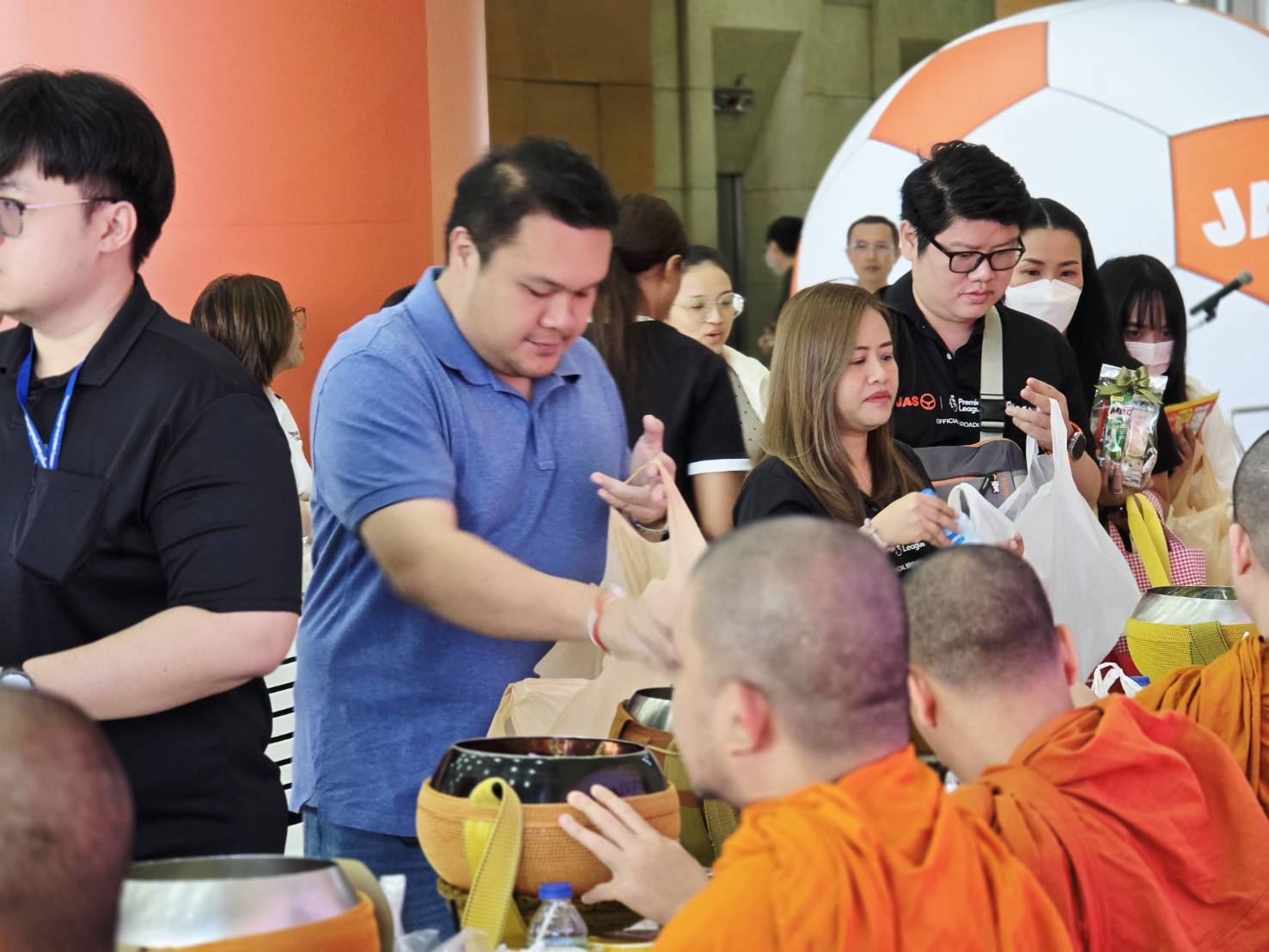 บรรยากาศ ทำบุญตักบาตรประจำเดือนมกราคม 2569