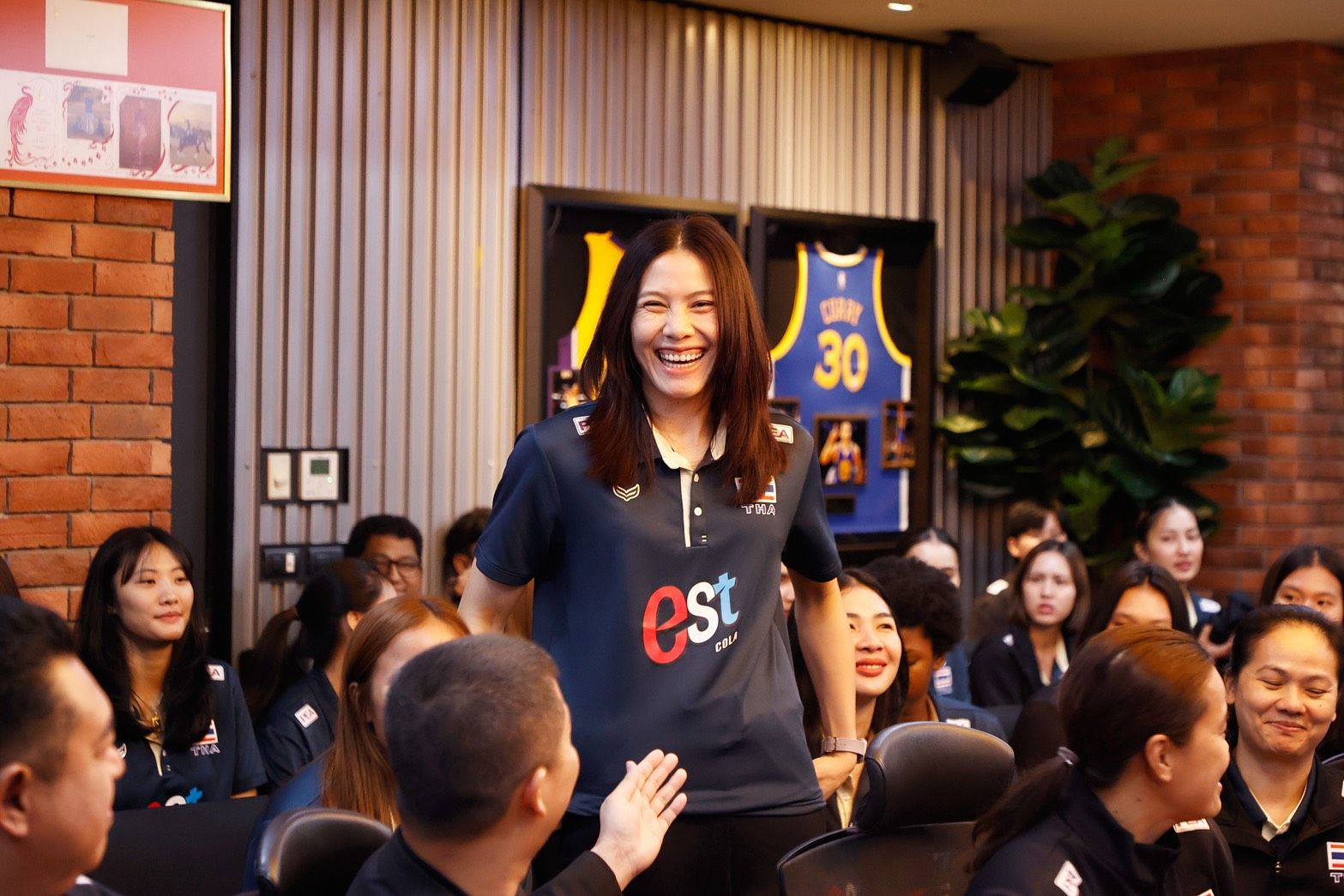 "คุณพิชญ์ โพธารามิก" มอบ 2 ล้าน ทีมนักตบสาวไทย