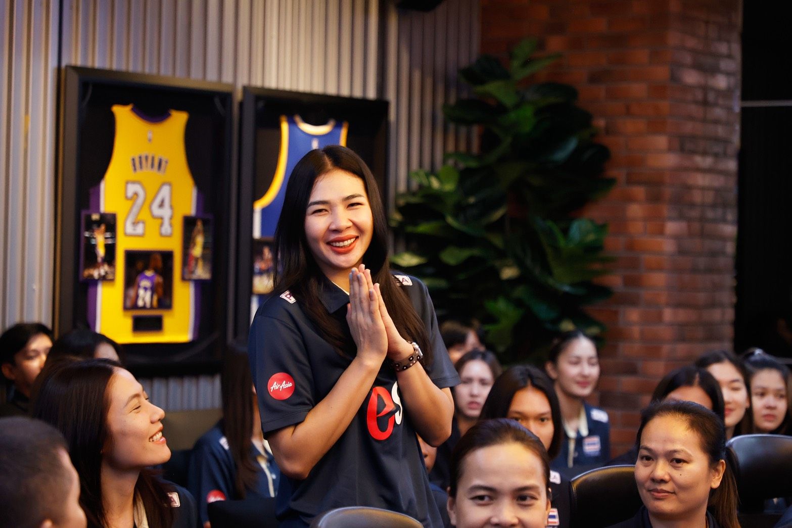 "คุณพิชญ์ โพธารามิก" มอบ 2 ล้าน ทีมนักตบสาวไทย