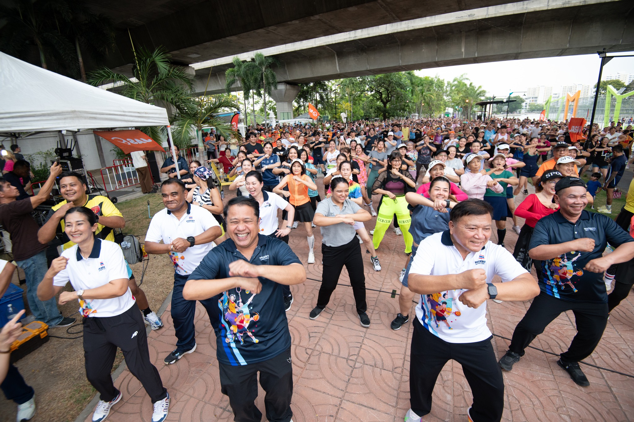 “JAS" ชวนคนรักสุขภาพเต้น ZUMBA เนรมิตรสวนสมเด็จฯ เป็นพื้นที่รวมพลังสายเต้นออกกำลังกาย