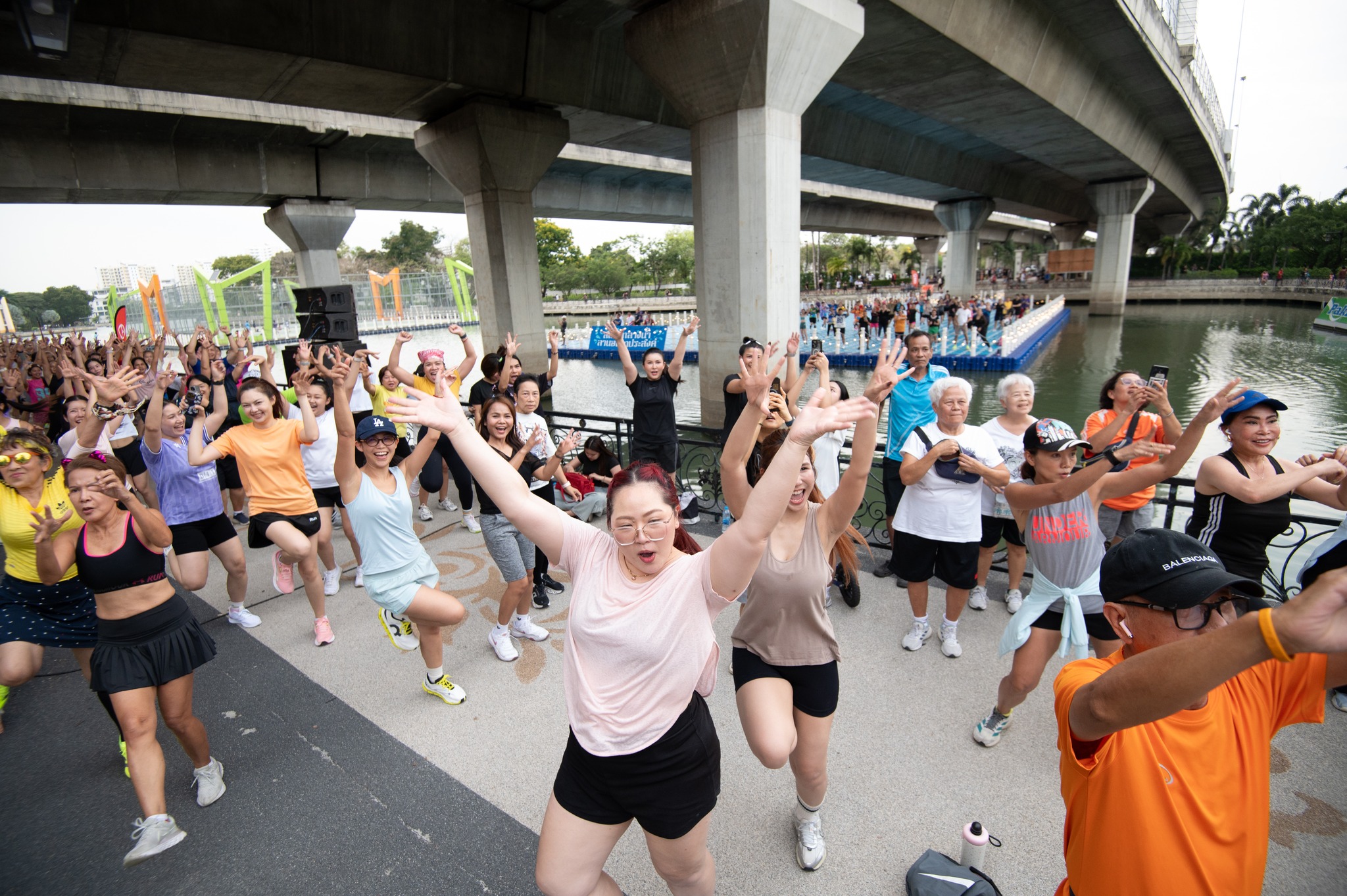 “JAS" ชวนคนรักสุขภาพเต้น ZUMBA เนรมิตรสวนสมเด็จฯ เป็นพื้นที่รวมพลังสายเต้นออกกำลังกาย