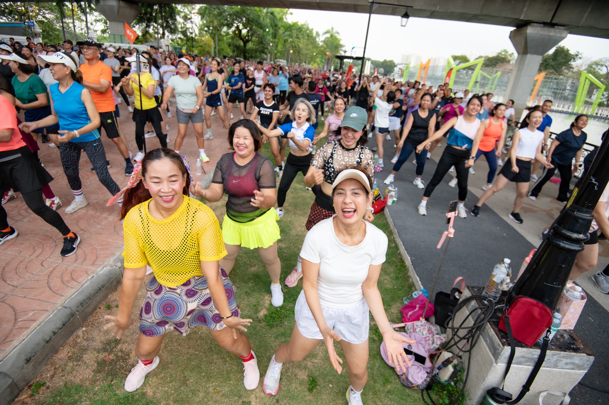 “JAS" ชวนคนรักสุขภาพเต้น ZUMBA เนรมิตรสวนสมเด็จฯ เป็นพื้นที่รวมพลังสายเต้นออกกำลังกาย
