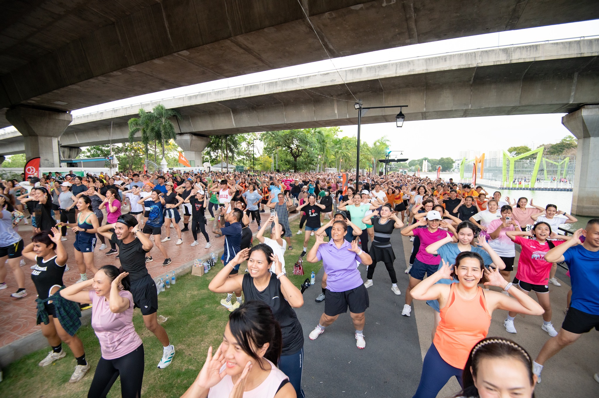 “JAS" ชวนคนรักสุขภาพเต้น ZUMBA เนรมิตรสวนสมเด็จฯ เป็นพื้นที่รวมพลังสายเต้นออกกำลังกาย