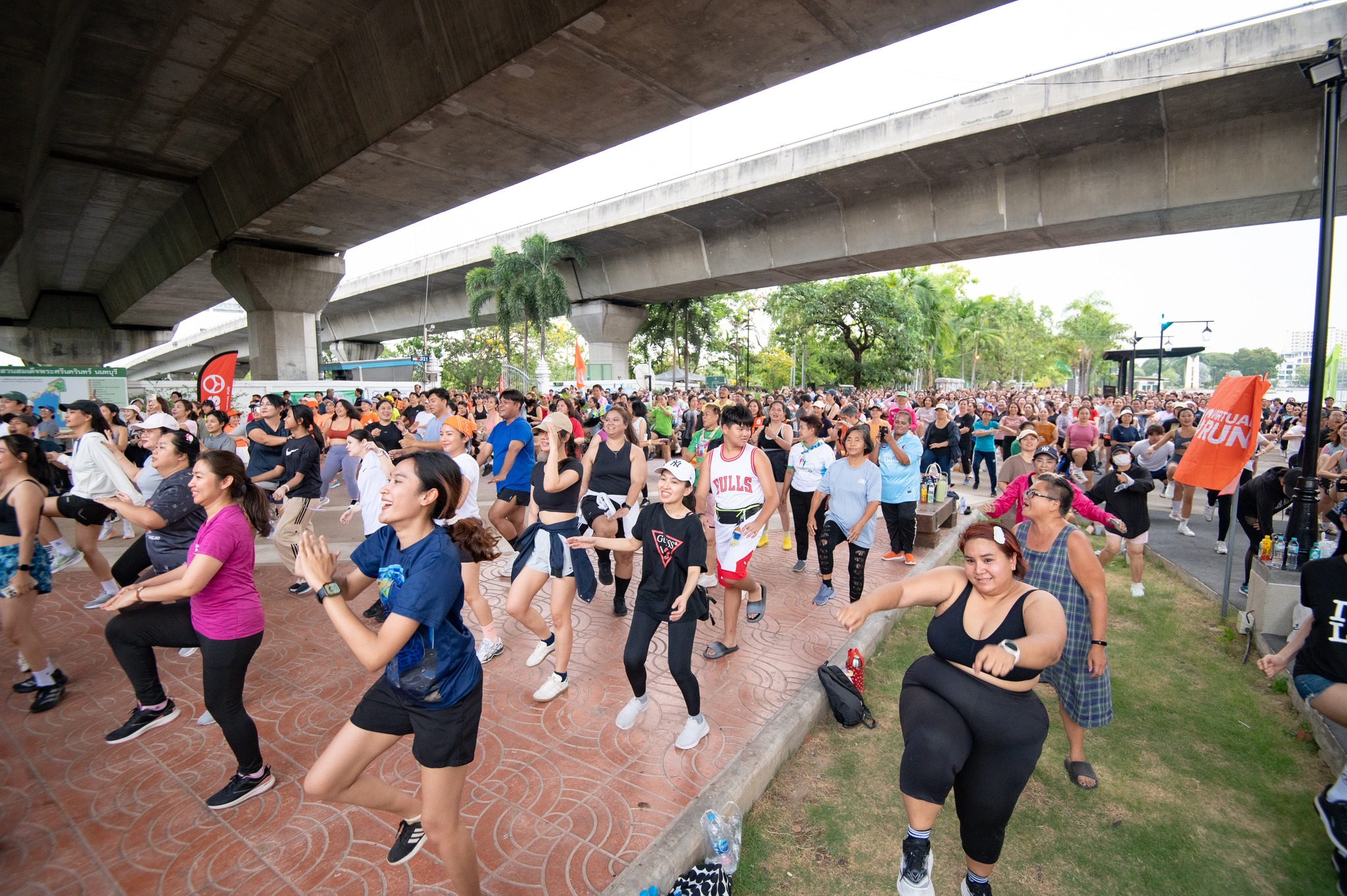 “JAS" ชวนคนรักสุขภาพเต้น ZUMBA เนรมิตรสวนสมเด็จฯ เป็นพื้นที่รวมพลังสายเต้นออกกำลังกาย