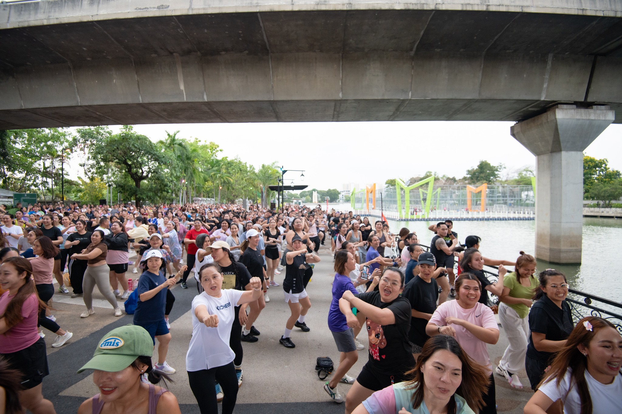 “JAS" ชวนคนรักสุขภาพเต้น ZUMBA เนรมิตรสวนสมเด็จฯ เป็นพื้นที่รวมพลังสายเต้นออกกำลังกาย