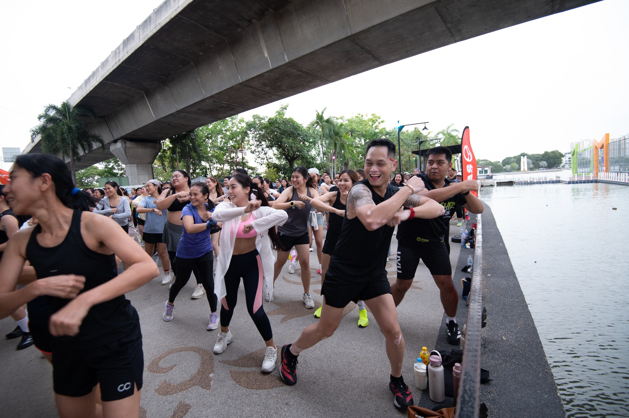 “JAS" ชวนคนรักสุขภาพเต้น ZUMBA เนรมิตรสวนสมเด็จฯ เป็นพื้นที่รวมพลังสายเต้นออกกำลังกาย