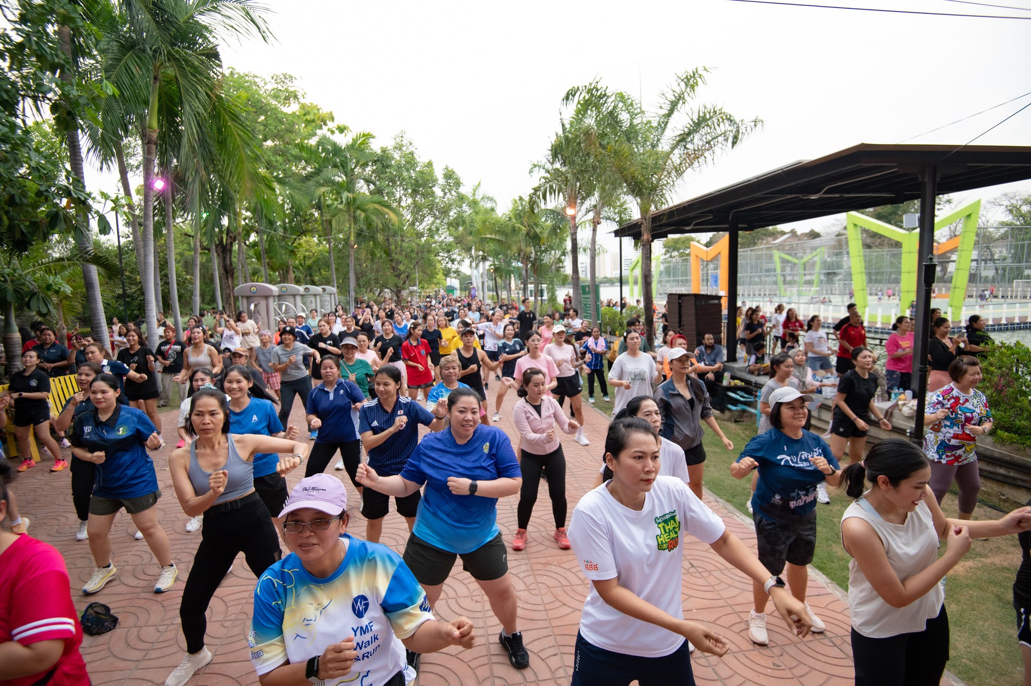 “JAS" ชวนคนรักสุขภาพเต้น ZUMBA เนรมิตรสวนสมเด็จฯ เป็นพื้นที่รวมพลังสายเต้นออกกำลังกาย