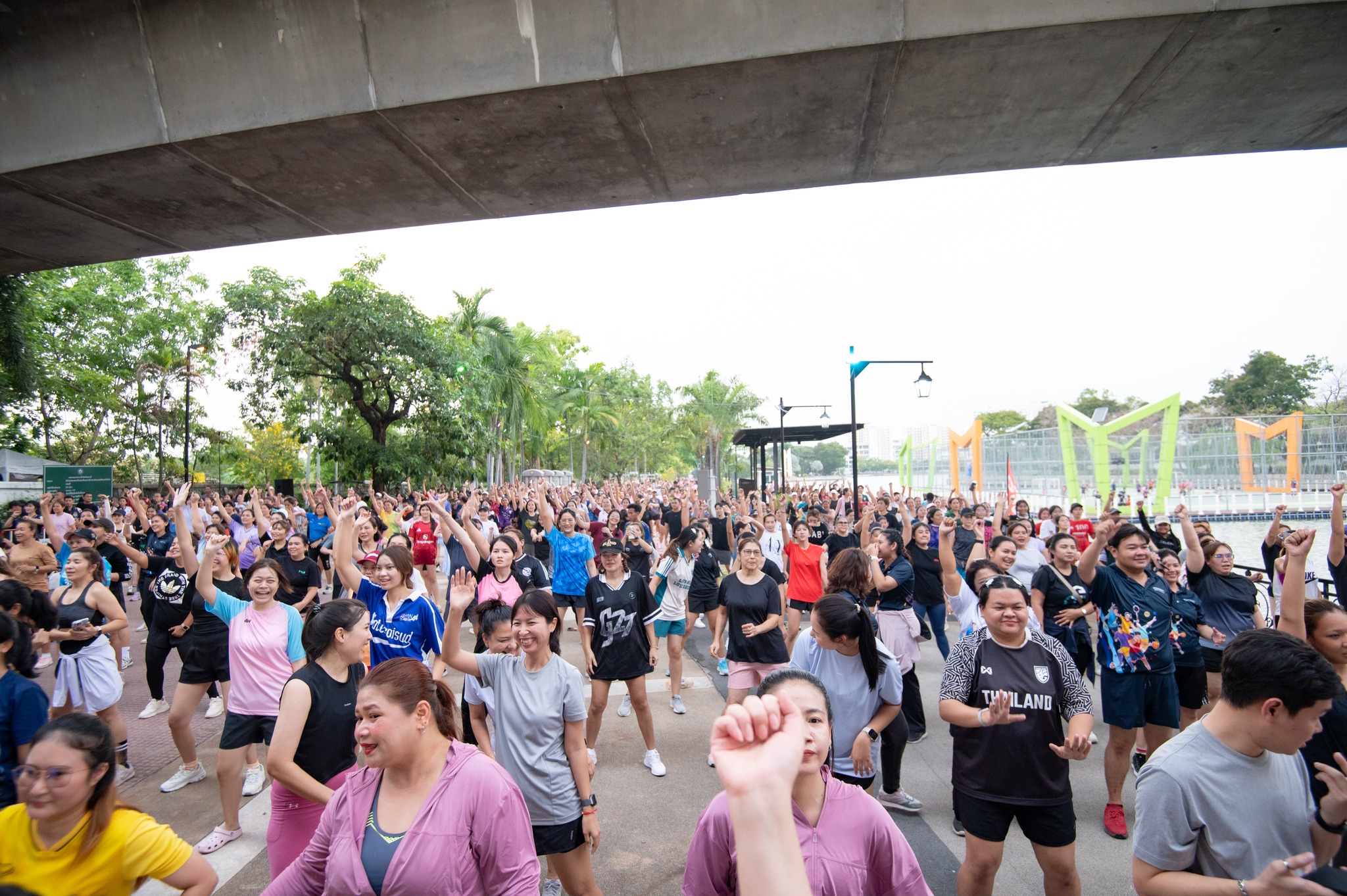 “JAS" ชวนคนรักสุขภาพเต้น ZUMBA เนรมิตรสวนสมเด็จฯ เป็นพื้นที่รวมพลังสายเต้นออกกำลังกาย