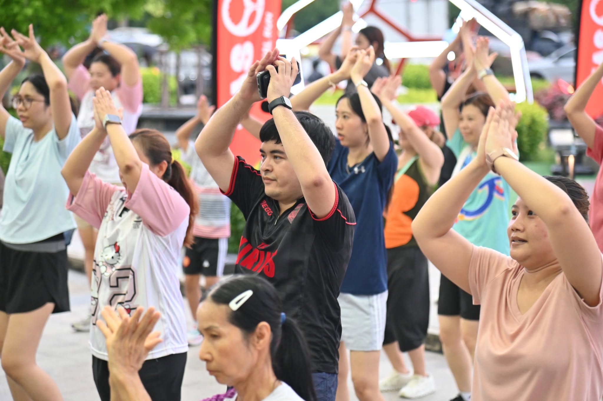 JAS Fit and Fun เต้น Zumba หน้าตึก