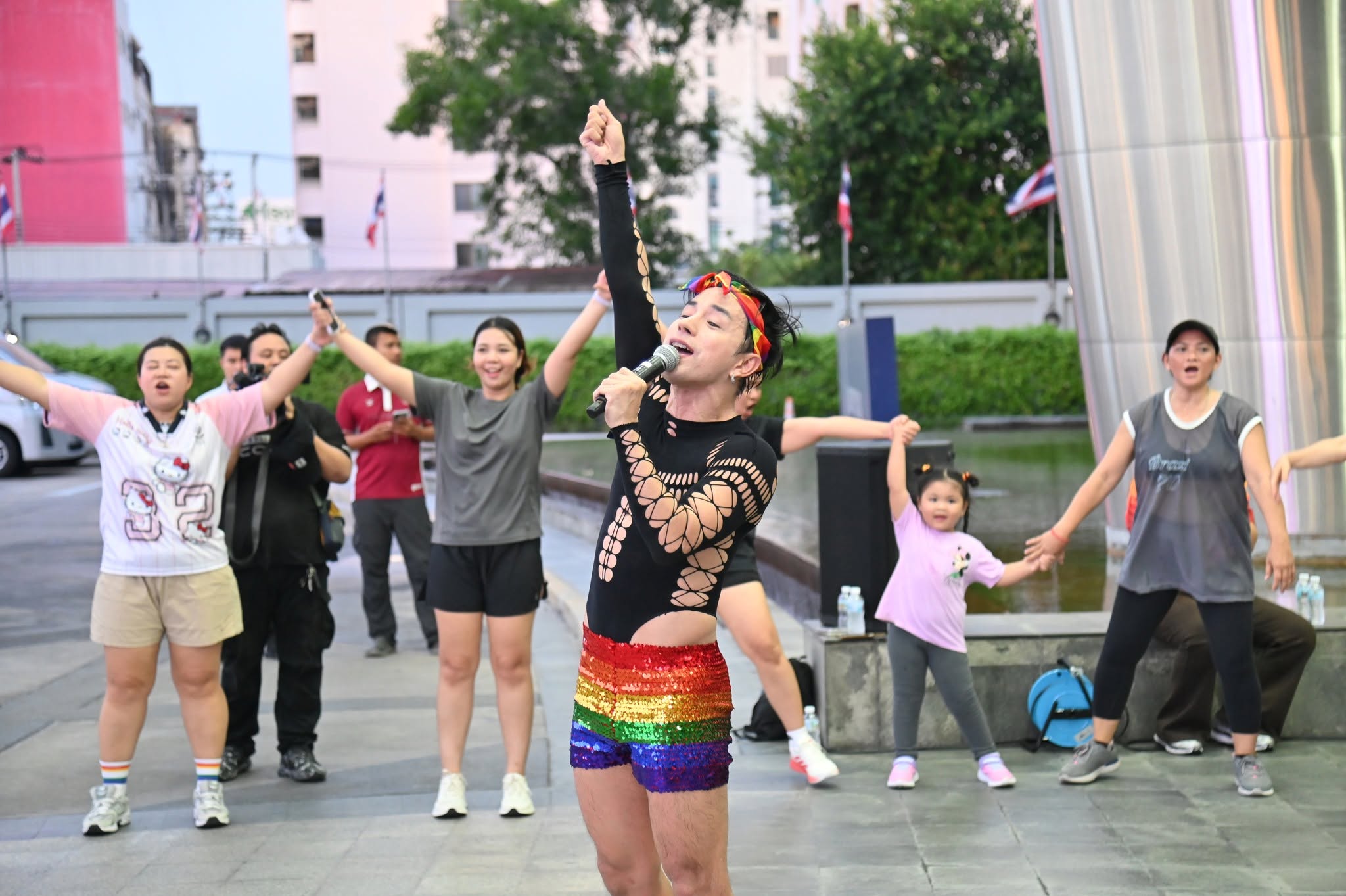 JAS Fit and Fun เต้น Zumba หน้าตึก