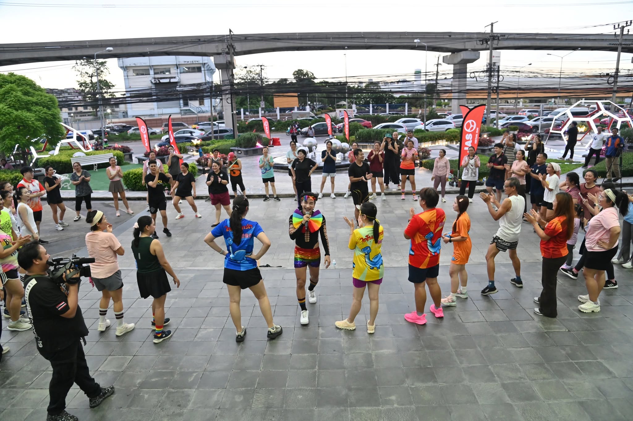 JAS Fit and Fun เต้น Zumba หน้าตึก