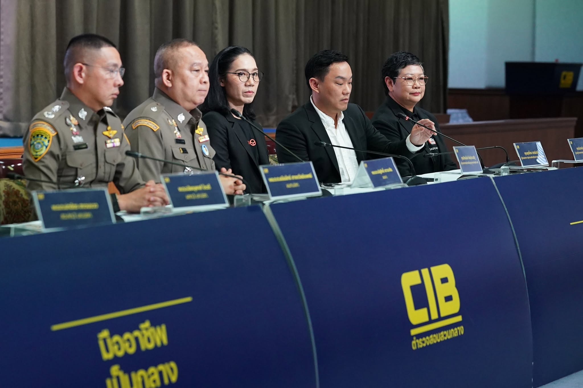 ตำรวจสอบสวนกลาง (CIB) โดย กก.3 บก.ปอท. เปิดปฏิบัติการ “Operation VAR”  ทลายเว็บไซต์ลักลอบถ่ายทอดสดฟุตบอลต่างประเทศ และโฆษณาเว็บไซต์พนันออนไลน์